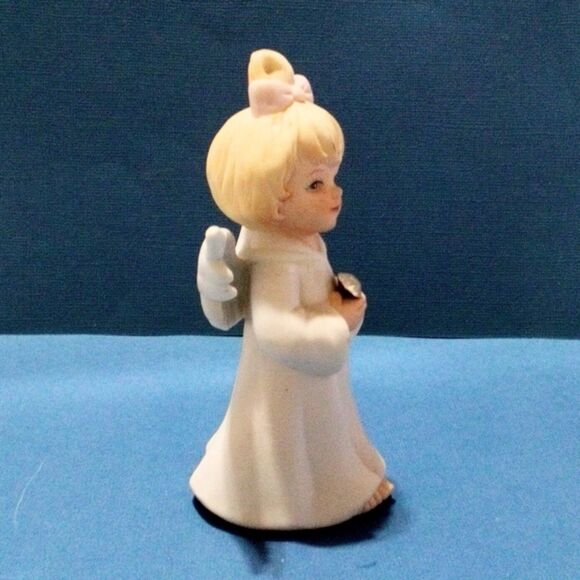 Vintage 1988 Roman Bisque Porcelain Angel Figurine Christmas Dream - Picture 4 of 6